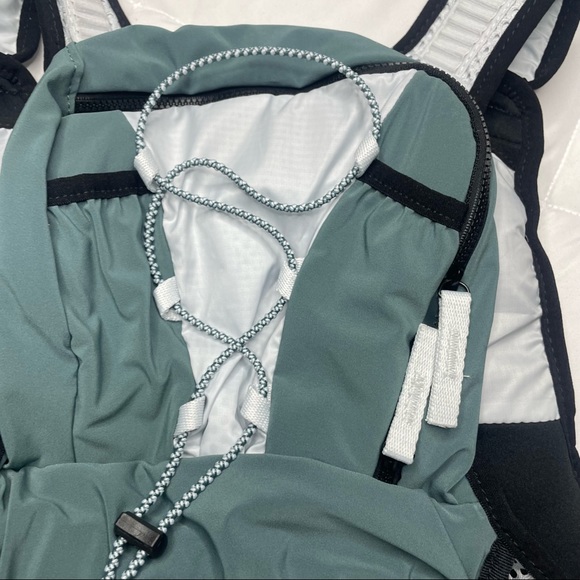 New Women Kiger Running Vest 4.0
Medium/Large
Hasta/Black/Pure Platinum/Silver - Picture 15 of 15